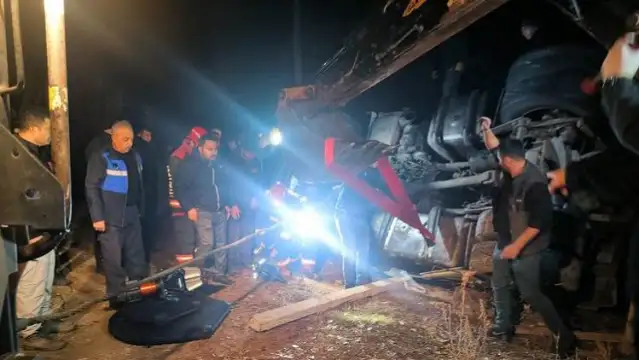 Malatya'da kazaya müdahale eden polislere tır çarptı