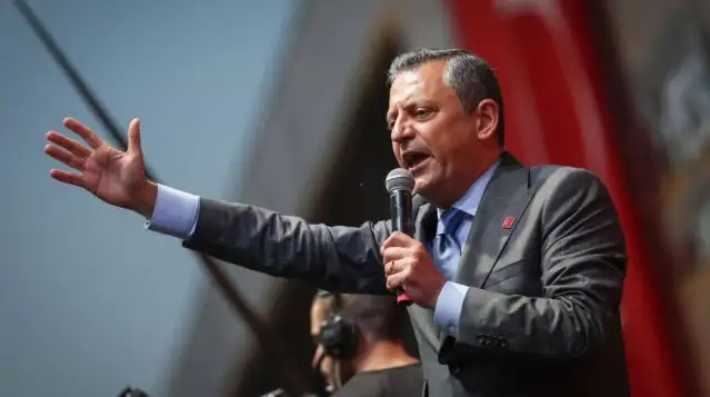 Özgür Özel Mersin'de konuştu: Eninde sonunda sandığı getireceğiz, tek adamı yollayacağız