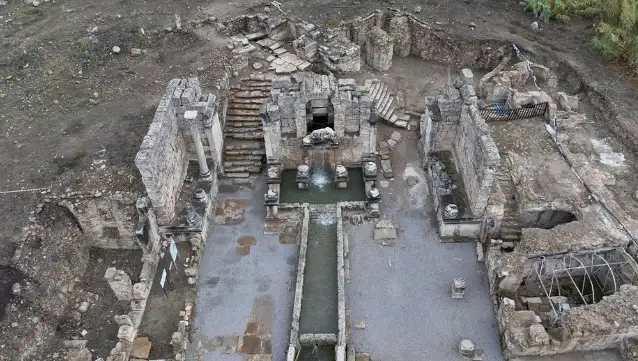 Perge'deki Antik Kestros çeşmesinden 1800 yıl sonra su akmaya başladı