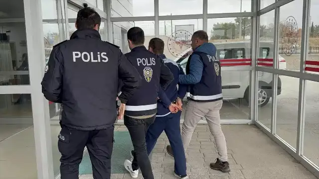 17 yaşındaki genç önce annesini öldürdü, sonra 4 yakınını yaraladı