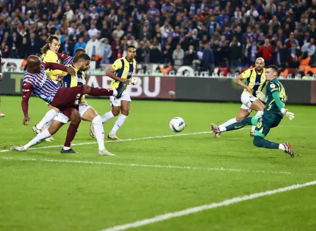 Nefes kesen maçı Fenerbahçe son saniyelerde attığı golle 3-2 kazandı