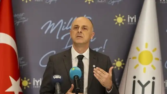 İYİ Parti'den istifa eden Ümit Özlale'nin CHP'ye katılacak