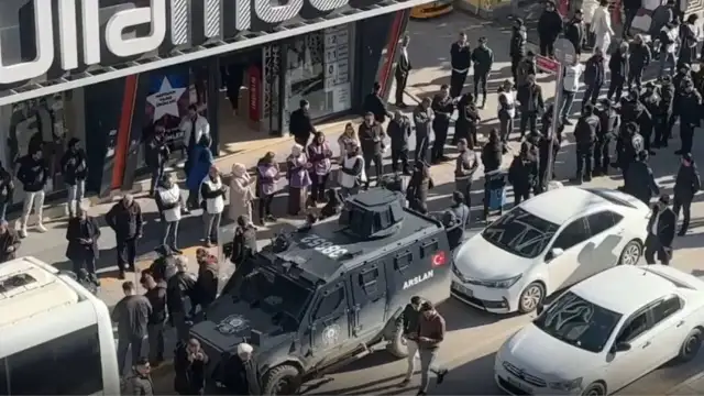 Van'da kayyıma karşı iradeye saygı zinciri