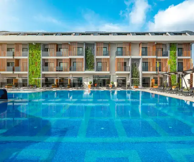 Kadınlara Özel Yüzme Havuzları ve Plajlar Sunan Oteller