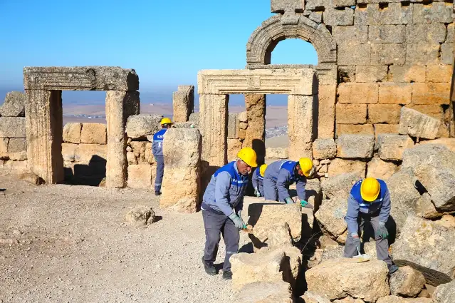 Coşkun: 3 bin yıllık Zerzevan Kalesi'nin altında büyük bir yeraltı şehri var