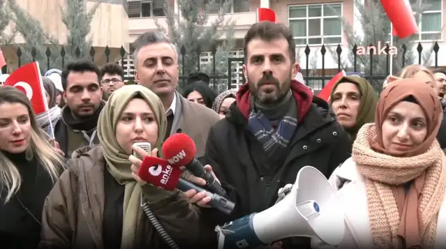 Ataması yapılmayan öğretmen adayları MEB önünde: Pes etmiyoruz