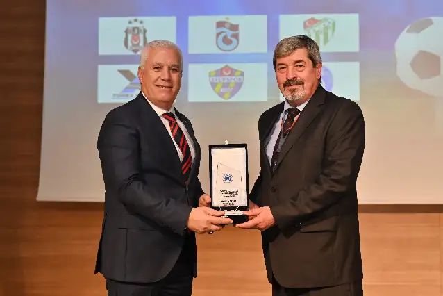 Başkan Bozbey'e "Spora katkı sağlayan başkan" ödülü