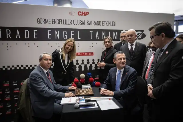 CHP Genel Başkanı Özel, Görme Engelliler Ulusal Satranç Turnuvası'na katıldı