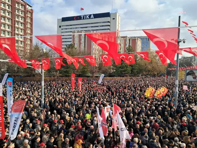 CHP'nin çağrısıyla on binler Ankara'da toplandı: Özgür Özel'den Erdoğan'a derhal erken seçim çağrısı