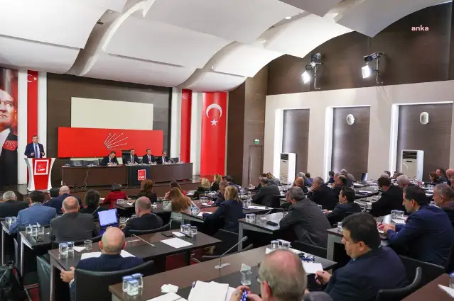 Özgür Özel'den kapalı toplantıda sosyal medya uyarısı