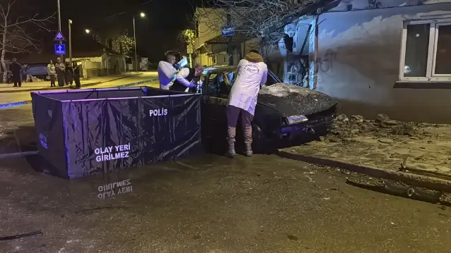 Edirne'de yanan otomobildeki 4 kişi yaşamını yitirdi
