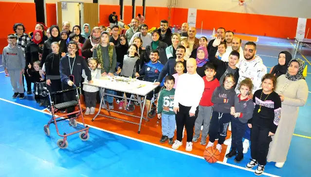 Engelli şampiyon sporcuları kendileri için düzenlenin etkinlikte coştu