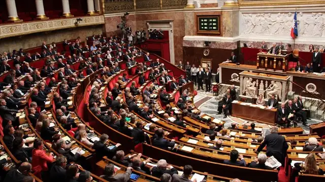 Fransa'da muhalefet Lecornu hükümetine karşı gensoru önergesi verdi