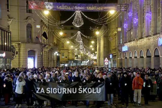 Hırvatistan'da öğretmen sendikaları "güvenli okul" talebiyle gösteri düzenledi