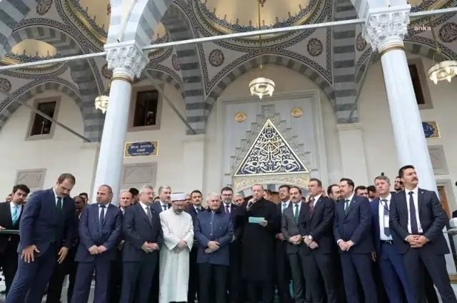 İzmir'de 99 okula din görevlisi atanmasına eğitim sendikalarından tepki: Bu yapılanlar pedagojik bir cinayettir