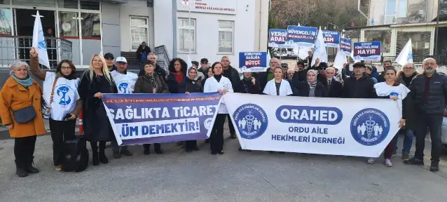 Ordu Perşembe'de Aile Sağlığı Merkezi çalışanları eylemde: Eziyet yönetmelikleri değil, sağlığa bakan istiyoruz!