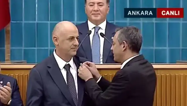 İYİ Partiden istifa eden Ümit Özlale, CHP'ye katıldı
