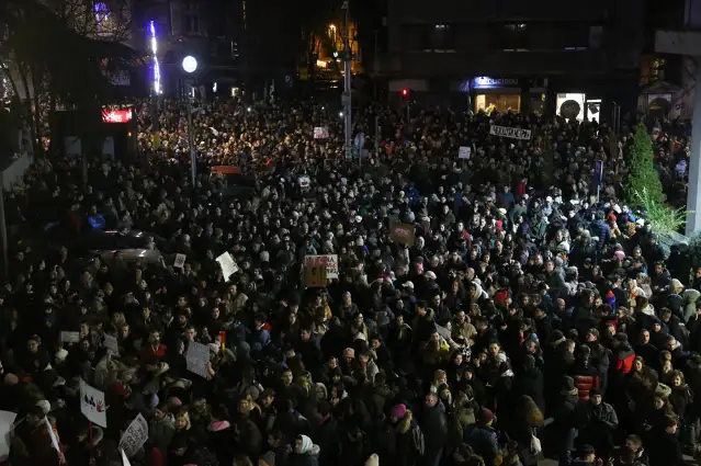 Sırbistan'da tren istasyonundaki ölümlü kaza protestoları devam ediyor