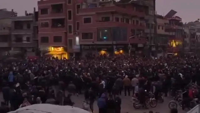 Suriye’deki Alevilerden kitlesel protesto: Sokağa çıkma yasağı