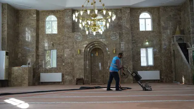 Adıyaman Belediyesi ibadethanelerde temizlik çalışmalarını sürdürüyor