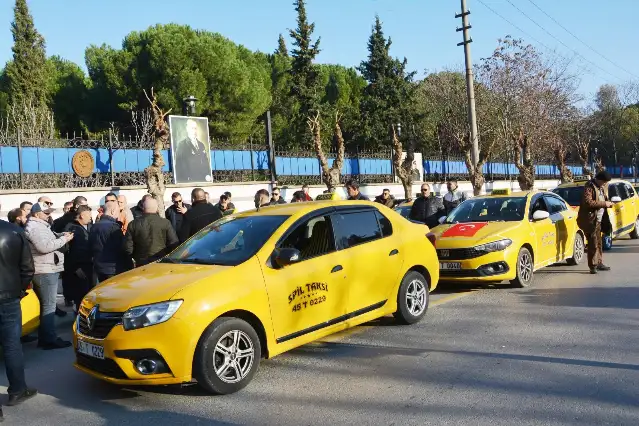 Manisalı taksiciler, gasp ve saldırıları kornalı eylemle protesto etti