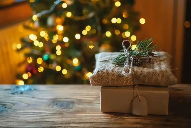 Yılbaşı Hediyeleri, Noel Baba ve Tepe Yıldızı: Yeni Yıla Işık Tutun