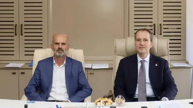 YRP'li Belediye Başkanı, Başkan Yardımcısı ve Meclis Üyesi İstifa Etti