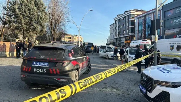 Sultangazi'de polis ekipleri tarafından durdurulan araçta kadın cesedi bulundu