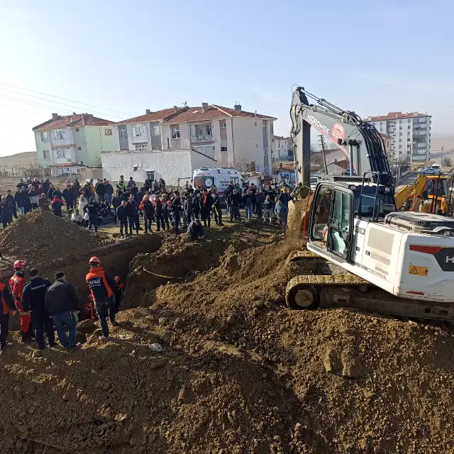Polatlı'da kanalizasyon bağlantı çalışmasındaki göçükte 2 işçi hayatını kaybetti
