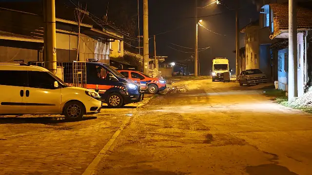 Bursa'da 2 çocuğunu rehin alan baba 15 saattir ikna edilmeye çalışılıyor