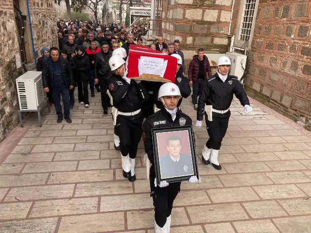 Emekli polis memuru kalbine yenildi