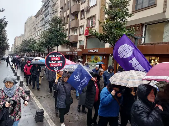 Balıkesir’de kamu emekçilerinden iş bırakma eylemi: Sefalet zammını kabul etmiyoruz!