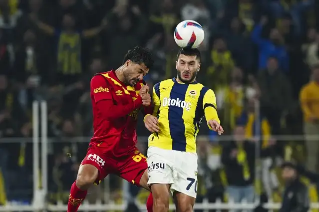 Fenerbahçe, konuk ettiği Göztepe'yi 3-2 yendi