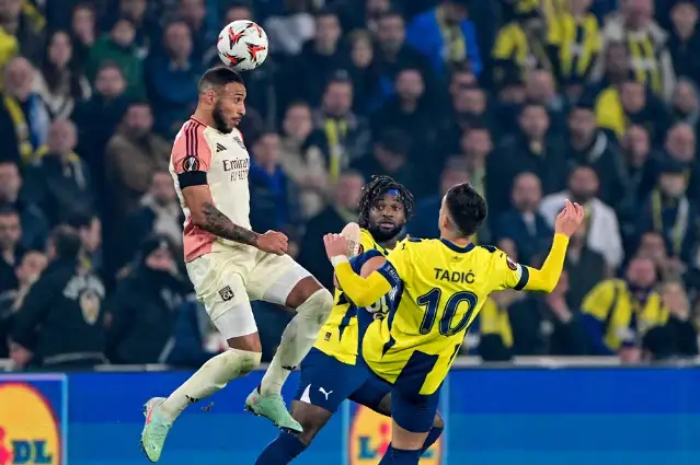 Fenerbahçe, UEFA Avrupa Ligi'nin yedinci haftasında Fransız ekibi Olimpik Lyon'la 0-0 berabere kaldı