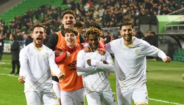 Manisa FK Teknik direktörü Şapçı ve talebeleri bu kez Sakarayaspor’u ateş hattına attı 1-2