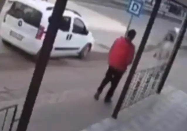 Yolda yürüyen kadına saldırdı, gözaltına alındıktan sonra serbest bırakıldı