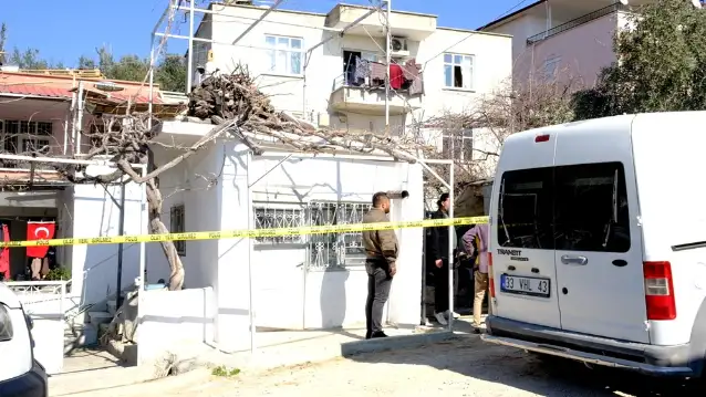 Mersin'de bir kişi dedesi ve büyükannesini öldürdü