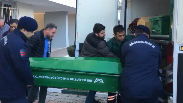 Mersin'de apartmanın 13. katından düştükleri iddia edilen 2 kişi yaşamını yitirdi