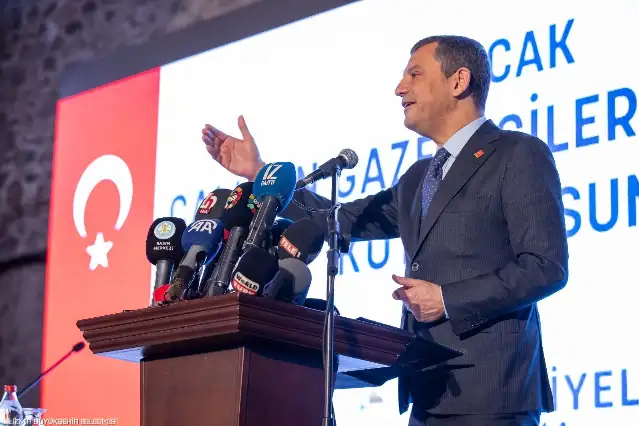 Özgür Özel İzmir'de gazetecilerle 10 Ocak etkinliğinde buluştu: Yaptıkları mali darbe