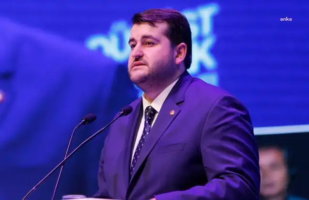 “Köprünün üstünde ‘Özgür Filistin’ demenize eyvallah da köprünün altından gemiler yürütmenize lanetullah”