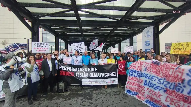 Aile hekimlerini iş bırakma eyleminin 3'üncü gününde genel grev sinyali