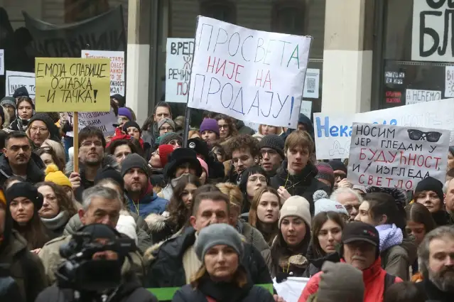 Sırbistan'da greve giden öğretmenler çalışma şartlarını protesto etti