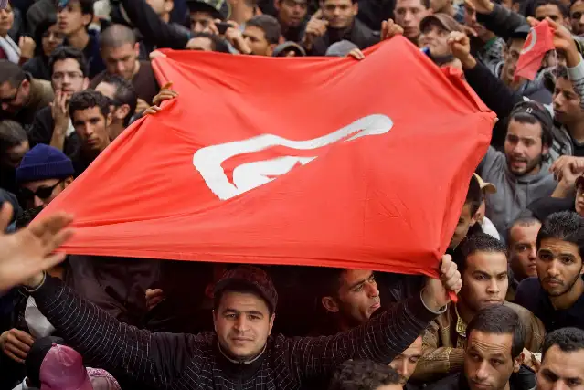Tunus'ta sözleşmeli 20 bin öğretmen süresiz greve çıktı