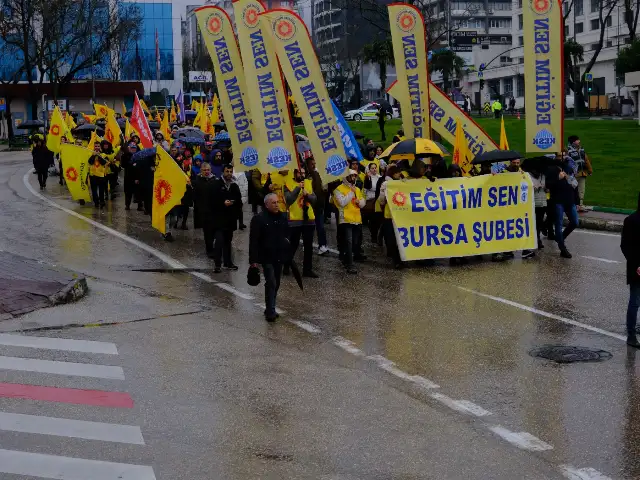 Bursa’da kamu emekçileri: Sefalet zammı değil, emeğimizin karşılığını istiyoruz!"