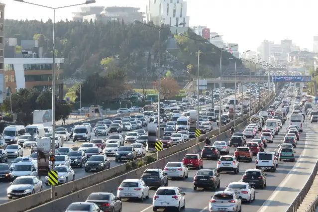 İstanbul'da bazı yollar trafiğe kapatıldı