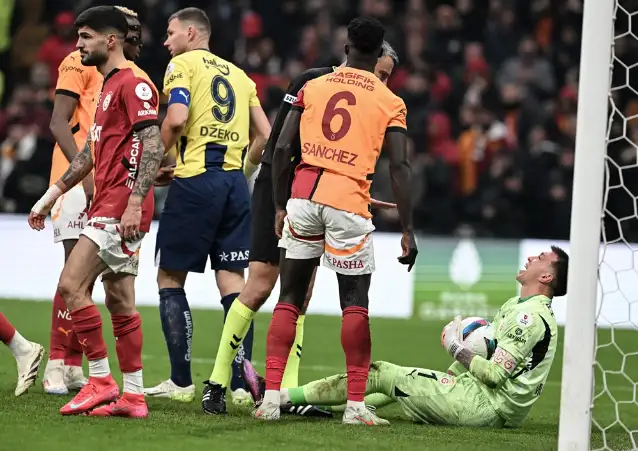 Galatasaray ile Fenerbahçe arasında oynanan derbi maçı, 0-0 beraberlikle sonuçlandı