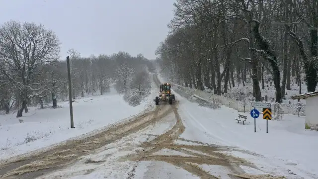 Balıkesir Büyükşehir’den karla mücadelede tam seferberlik: 13 İlçede 150 yol açıldı