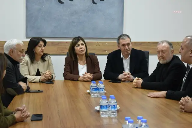 DEM Parti heyeti HDK'ye dayanışma ziyaretinde bulundu