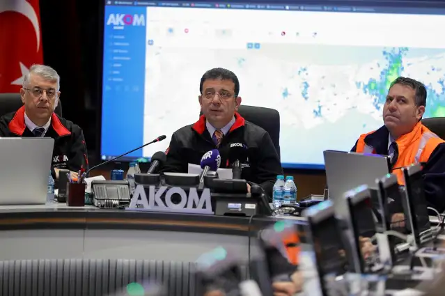 İmamoğlu gece için uyardı: Mümkün olduğu kadar evinizden çıkmayın, toplu taşıma araçlarını kullanın