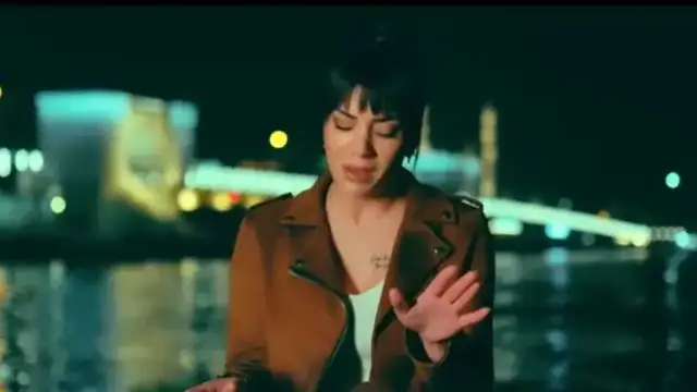 İstanbul’da kadın şarkıcı canlı yayında intihara kalkıştı